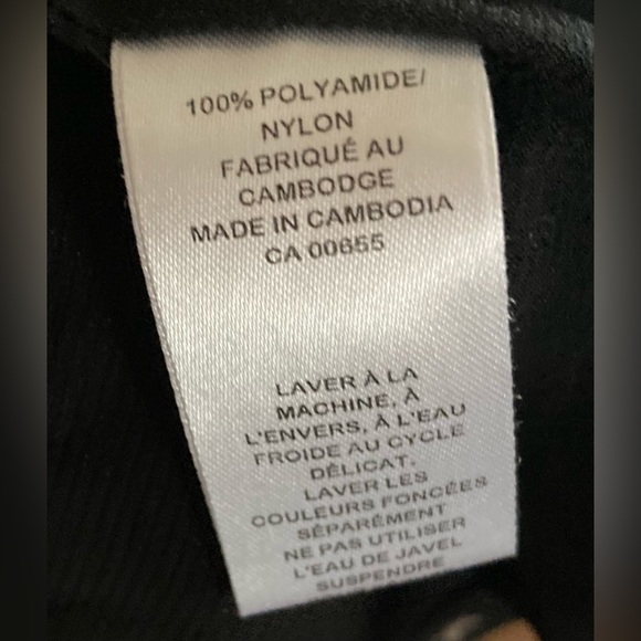 Sleeveless Blouse - Picture 5 of 5